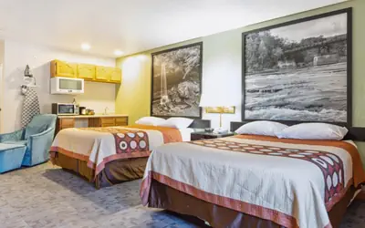 Super 8 by Wyndham Uniontown PA