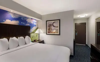 Clarion Pointe Syracuse Downtown