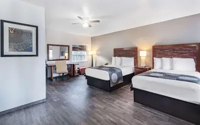 Oceanside Inn & Suites, a Days Inn by Wyndham