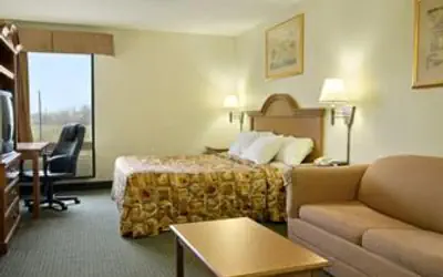 Days Inn & Suites by Wyndham New Iberia