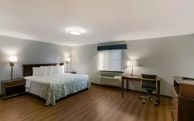 HomeTowne Studios by Red Roof Denver, PA