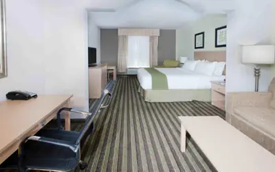 Holiday Inn Express Hotel & Suites Alvarado by IHG
