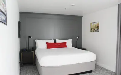 Vinland Hotel and Lounge