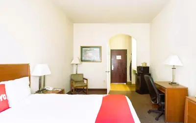 OYO Townhouse Clute Lake Jackson