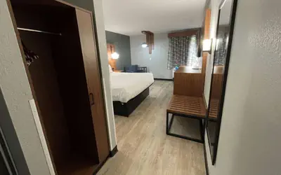 La Quinta Inn & Suites by Wyndham Fayetteville I-95