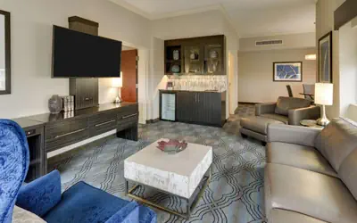 DoubleTree by Hilton St. Louis Forest Park