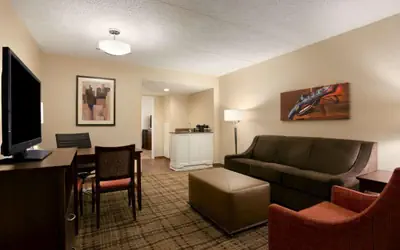 Embassy Suites Cleveland - Beachwood