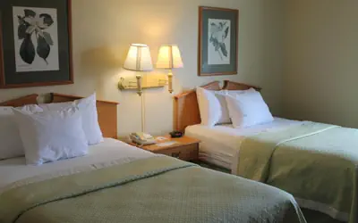 Days Inn & Suites by Wyndham Bridgeport - Clarksburg