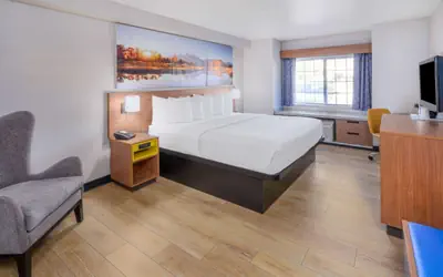 Days Inn & Suites by Wyndham Greeley