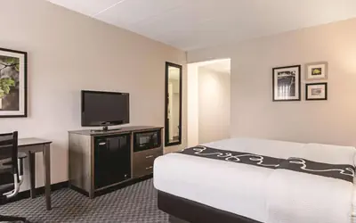 La Quinta Inn & Suites by Wyndham Portland DT Maine Med