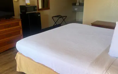 Hole Inn the Wall Hotel - Fort Walton Beach - Sunset Plaza - nearby Beaches & Hurlburt