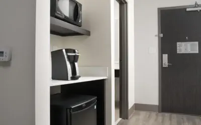 Holiday Inn Express & Suites - North Brunswick by IHG