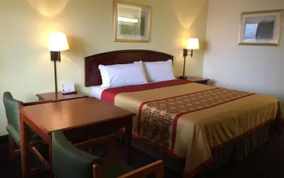 Super 8 by Wyndham Bakersfield/Central