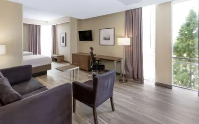 La Quinta Inn & Suites by Wyndham Tulsa Downtown - Route 66