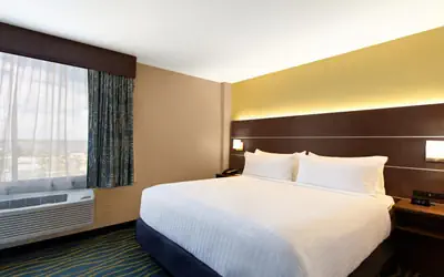 Holiday Inn Express & Suites Oceanfront Daytona Beach Shores by IHG