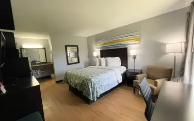 HomeTowne Studios by Red Roof Battle Creek