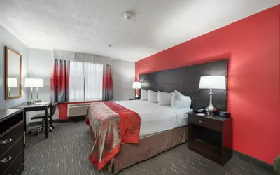 Ramada by Wyndham Sioux Falls Airport - Waterpark Resort & Event Center