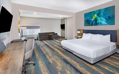 La Quinta Inn & Suites by Wyndham Galveston North at I-45