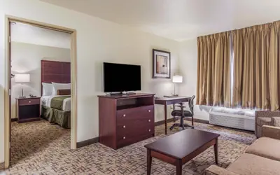 Cobblestone Hotel & Suites - Hutchinson