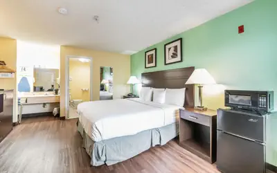 Days Inn by Wyndham Federal Way