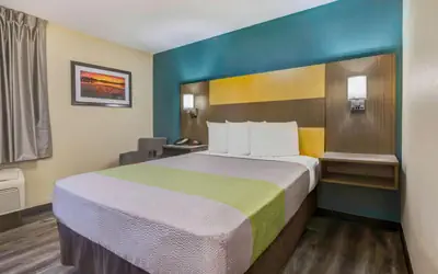 Studio 6 Lenexa - Overland Park