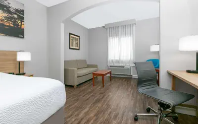 Days Inn & Suites by Wyndham Cabot