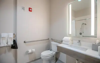 Holiday Inn Express & Suites Cleveland by IHG