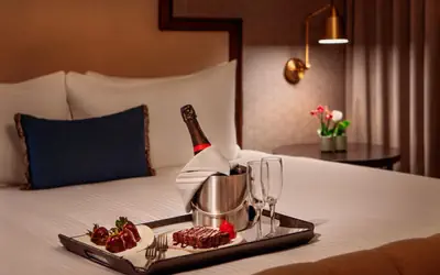 Hotel Adagio, Autograph Collection