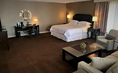 Sheraton Lisle Naperville Hotel