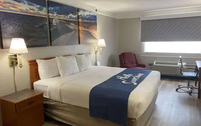 Days Inn & Suites by Wyndham Arlington Heights