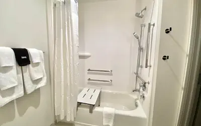 Holiday Inn Express & Suites Elyria by IHG