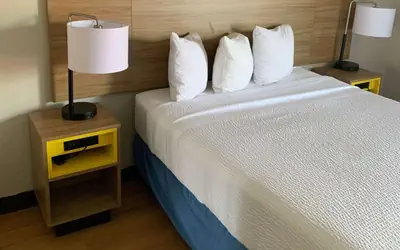 Days Inn by Wyndham Louisville Airport Fair and Expo Center