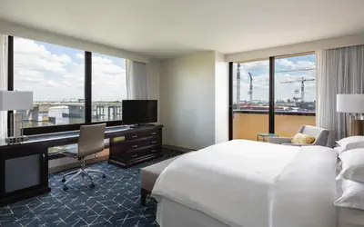 Sheraton Norfolk Waterside Hotel