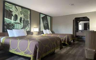 Super 8 by Wyndham Monroe