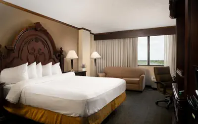 MCM Eleganté Hotel & Conference Center