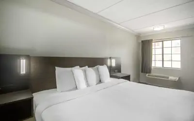 Motel 6 San Antonio, TX I-35 North Corridor