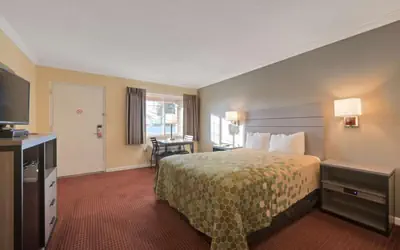 Econo Lodge Woodland near I-5