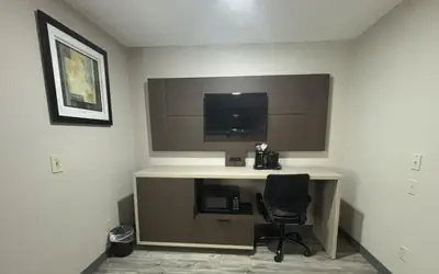 Quality Inn & Suites at Airport Blvd I-65