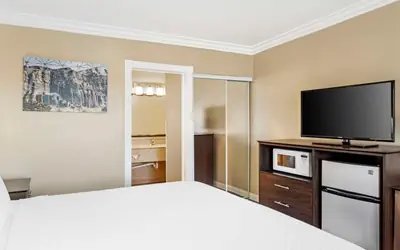 Best Western China Lake Inn