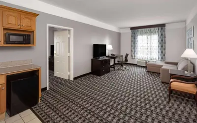 La Quinta by Wyndham Deer Park