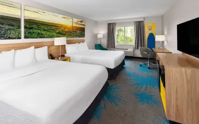 Days Inn & Suites by Wyndham Morris I-80