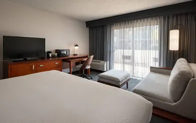 Courtyard by Marriott Fresno