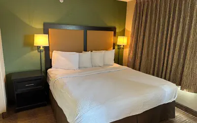 HomeTowne Studios by Red Roof Southfield