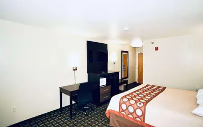 Super 8 by Wyndham Crossville TN