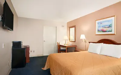 Travelodge by Wyndham Bakersfield