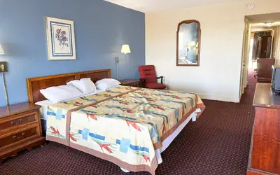 Super Inn & Suites by OYO Milledgeville