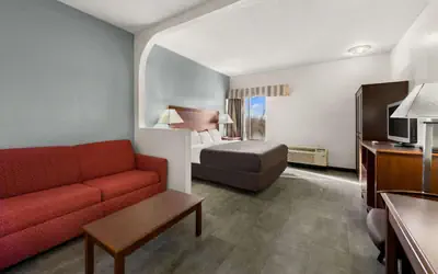 Suburban Studios Kansas City Airport North