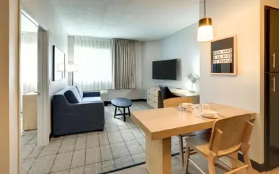 Sonesta Simply Suites Miami Airport Doral