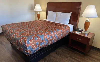 Desert Sands Inn & Suites
