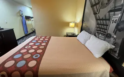 Super 8 by Wyndham Pasadena